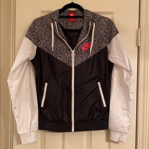 ✨ Sold ✨ Nike Windbreaker